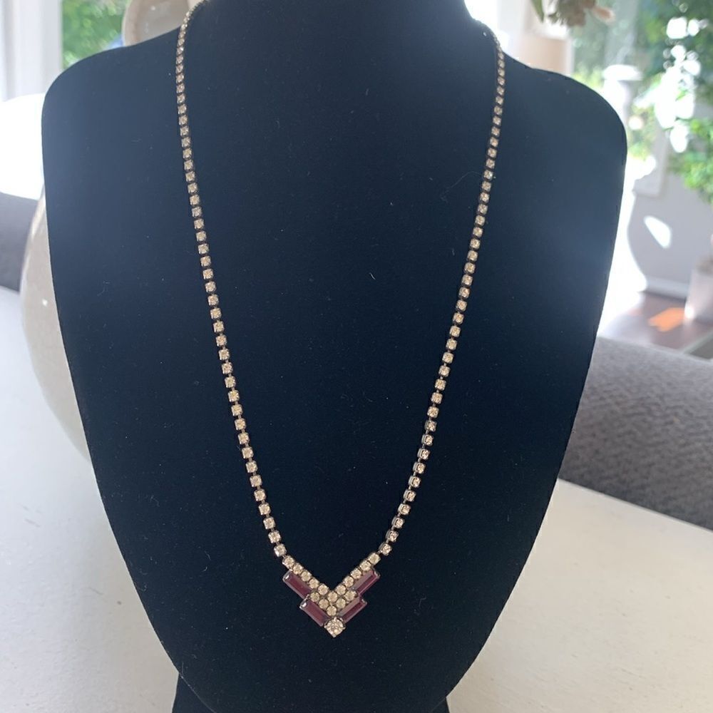 Beautiful Vintage Clear and Purple Rhinestone necklace, Unmarked